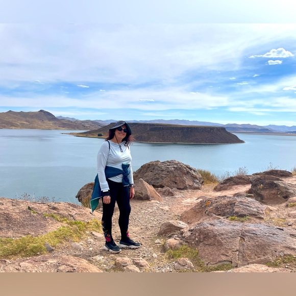 Hi Meet your Posher, Nicole - Picture 3 of 8